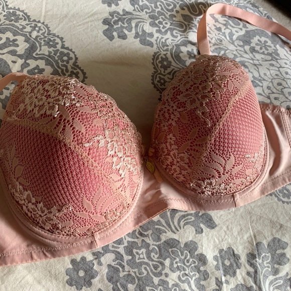 Mamia Other - NWOT pink lace bra - 36DD